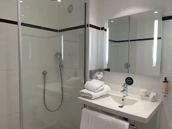 Tek Büyük Yataklı Oda, Sigara İçilmez