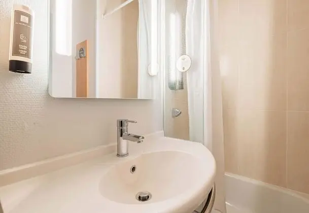 Dört Kişilik Oda, Sigara İçilmez