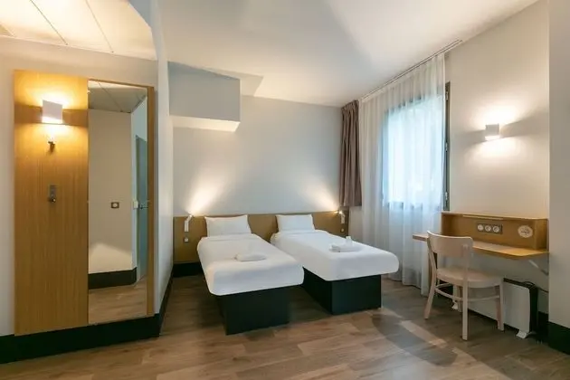 Dört Kişilik Oda, Sigara İçilmez