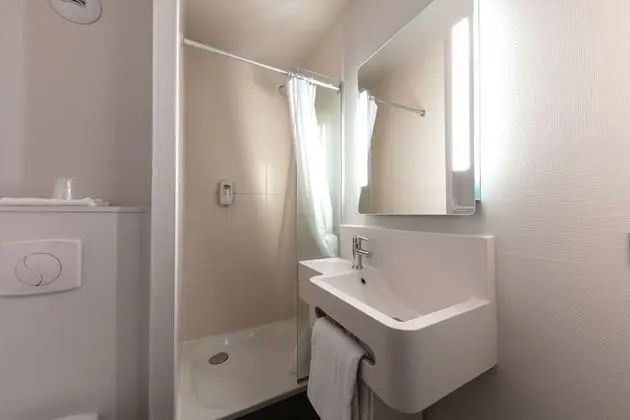 Dört Kişilik Oda, Sigara İçilmez