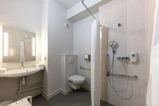 Tek Büyük Yataklı Oda, Engellilere Uygun, Sigara İçilmez