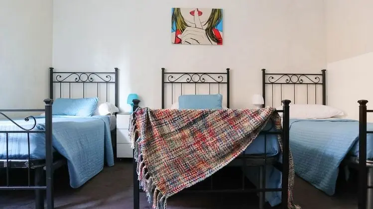 Üç Kişilik Oda, Ortak Banyo