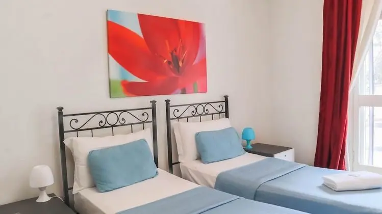 Üç Kişilik Oda, Ortak Banyo