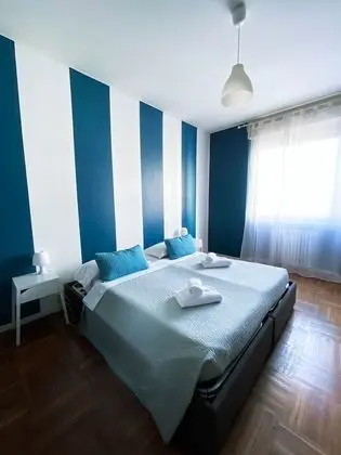 Tek Büyük veya İki Ayrı Yataklı Oda, Ortak Banyo