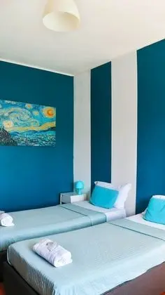 Tek Büyük veya İki Ayrı Yataklı Oda, Ortak Banyo