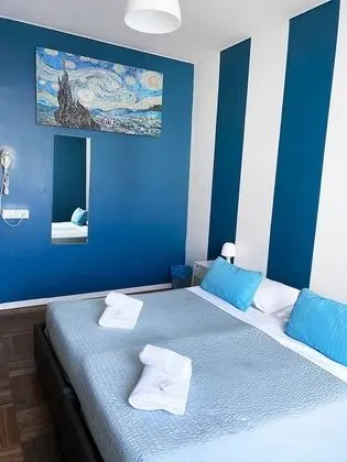 Tek Büyük veya İki Ayrı Yataklı Oda, Ortak Banyo