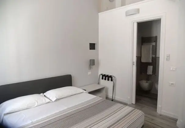 Economy Tek Büyük Yataklı Oda, Avlu Manzaralı (Nèos)