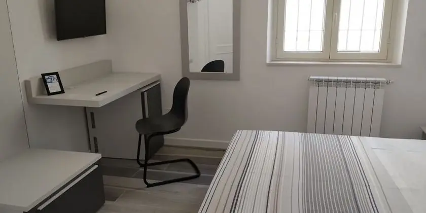 Economy Tek Büyük Yataklı Oda, Avlu Manzaralı (Nèos)