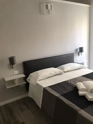 Standard Tek Büyük Yataklı Oda, Avlu Manzaralı (Rhègion)