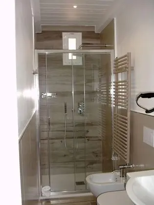 Standard Tek Büyük Yataklı Oda, Avlu Manzaralı (Rhègion)