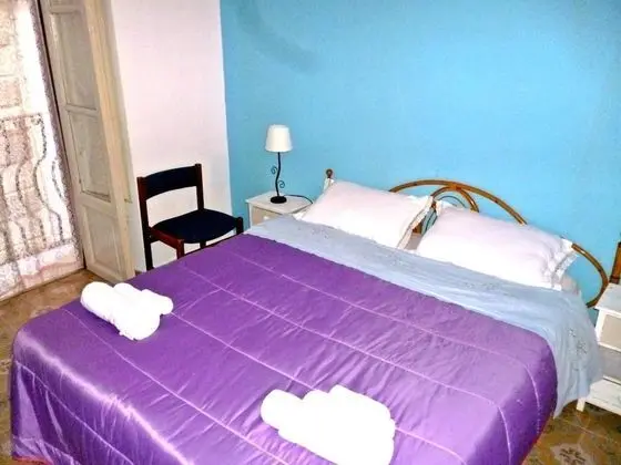 Basic Üç Kişilik Oda, Ortak Banyo (Oceania)