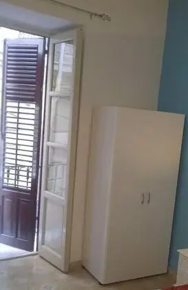 Basic Üç Kişilik Oda, Ortak Banyo (Oceania)