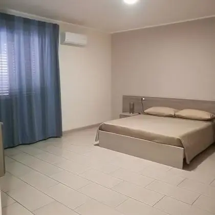 Comfort Tek Büyük Yataklı Oda, Havuz Manzaralı