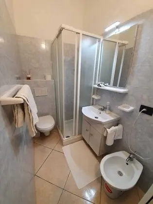 Standard Dört Kişilik Oda, Banyolu/Duşlu