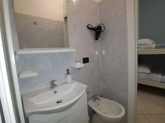 Standard Dört Kişilik Oda, Banyolu/Duşlu