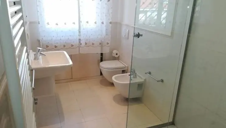 Tek Büyük Yataklı Oda, Ortak Banyo