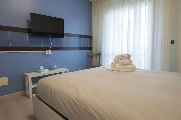 Tek Büyük Yataklı Oda, Ortak Banyo (B2)
