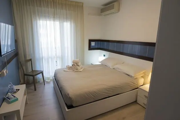 Tek Büyük Yataklı Oda, Ortak Banyo (B2)