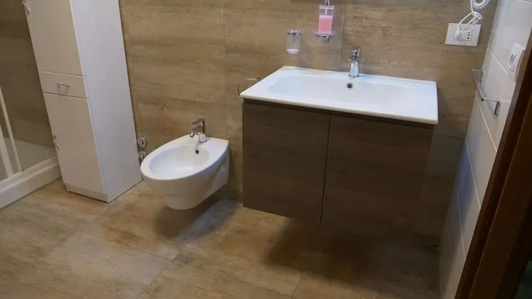 Tek Büyük Yataklı Oda, Ortak Banyo (B2)