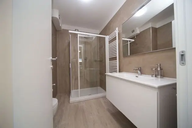 Tek Büyük Yataklı Oda, Ortak Banyo (B3)