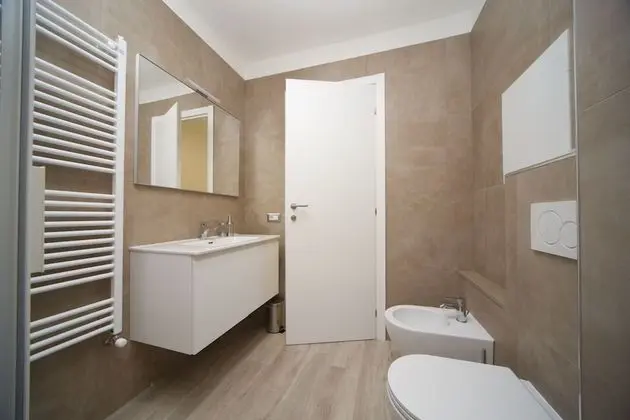 Tek Büyük Yataklı Oda, Ortak Banyo (B3)