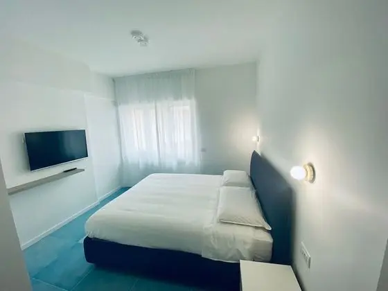 Basic Tek Büyük Yataklı Oda