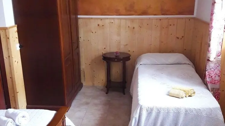 Üç Kişilik Oda