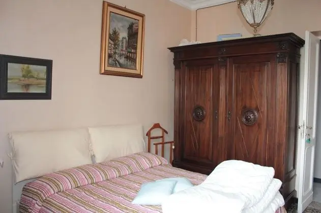 Tek Büyük Yataklı Oda, Ortak Banyo