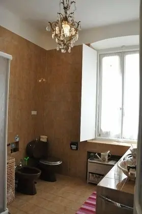 Tek Büyük Yataklı Oda, Ortak Banyo