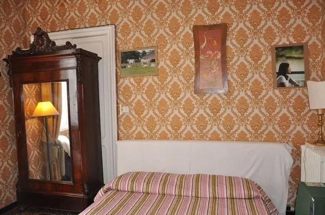 Üç Kişilik Oda, Ortak Banyo