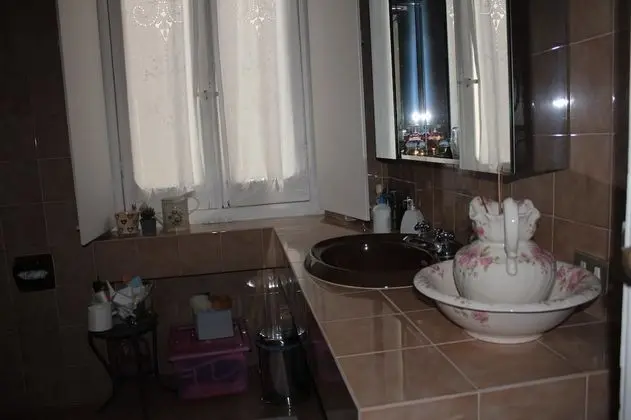 Üç Kişilik Oda, Ortak Banyo