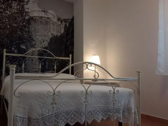 Tek Büyük Yataklı Oda (External Private Bathroom)