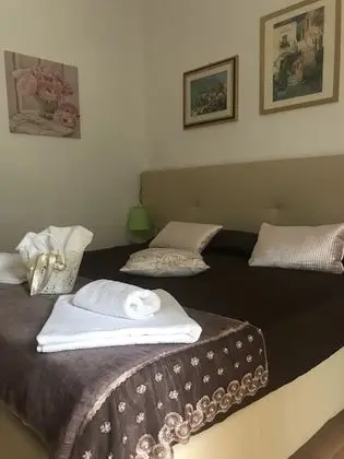 Tek Büyük veya İki Ayrı Yataklı Oda, Avlu Manzaralı