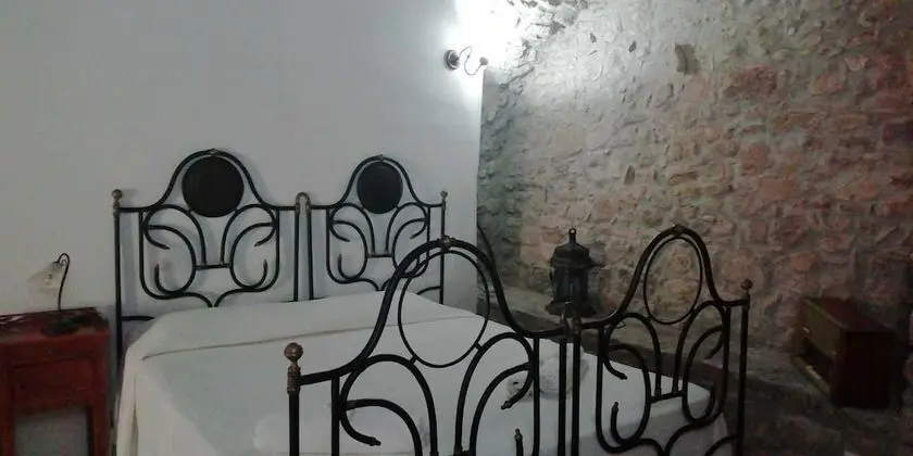 Üç Kişilik Oda (Violetta)