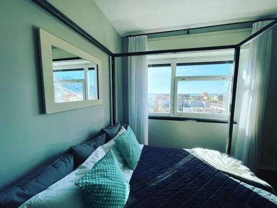 Tek Büyük Yataklı Oda, Sigara İçilmez, Deniz Manzaralı