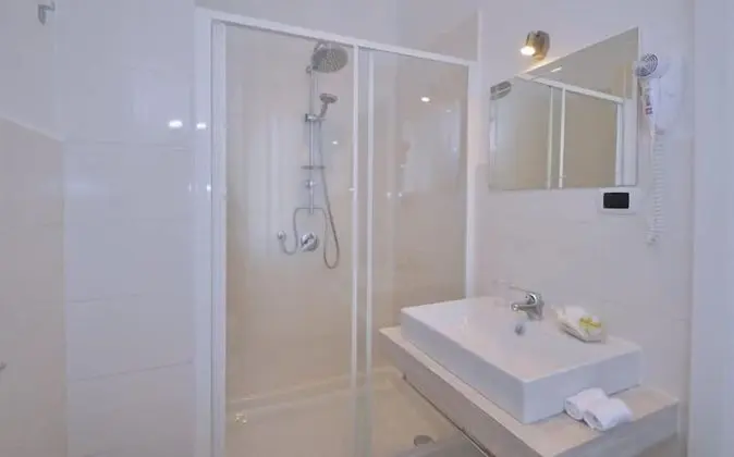 Standard Dört Kişilik Oda