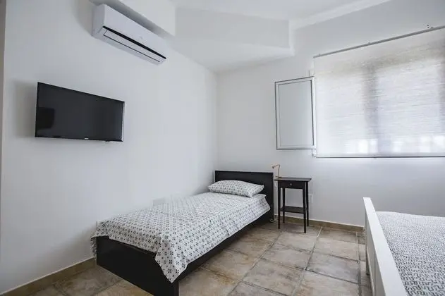 Üç Kişilik Oda, Bahçe Manzaralı