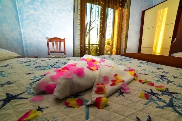 Üç Kişilik Oda, Deniz Manzaralı