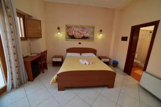 Üç Kişilik Oda, Deniz Manzaralı