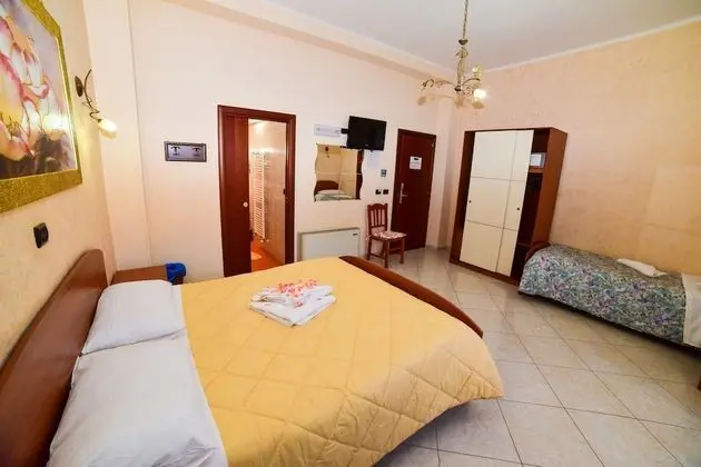 Üç Kişilik Oda, Deniz Manzaralı