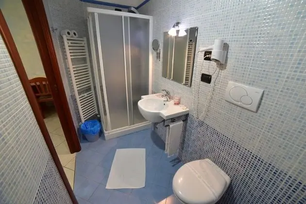 Üç Kişilik Oda, Deniz Manzaralı