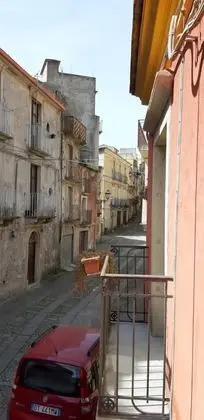 Üç Kişilik Oda (Camera 1)