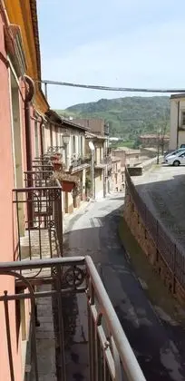 Üç Kişilik Oda (Camera 1)