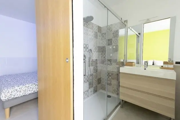 Deluxe Tek Büyük Yataklı Oda, Veranda, Bahçe Manzaralı