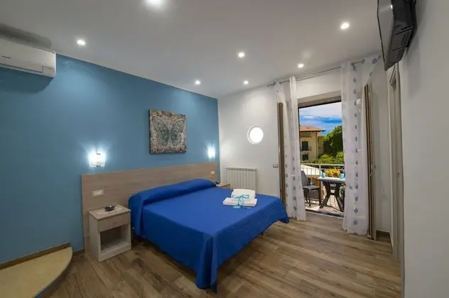 Deluxe Tek Büyük veya İki Ayrı Yataklı Oda (Rosa Blu)