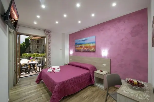 Tek Büyük veya İki Ayrı Yataklı Oda, Balkon (Viola)