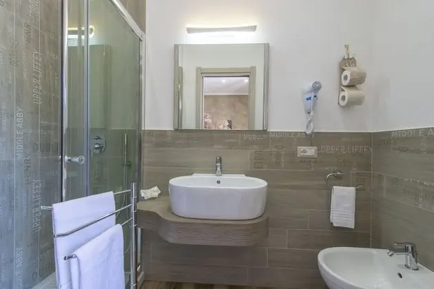 Tek Büyük veya İki Ayrı Yataklı Oda, Balkon (Viola)
