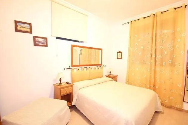 Tek Büyük veya İki Ayrı Yataklı Oda, Bahçe Manzaralı