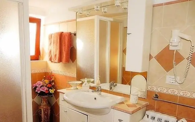 Tek Büyük veya İki Ayrı Yataklı Oda, Deniz Manzaralı