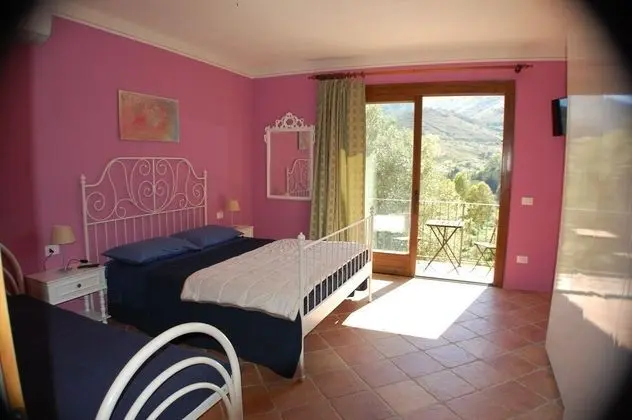 Basic Üç Kişilik Oda, Ortak Banyo